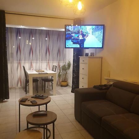 Le Queirele Apartment Le Lavandou Bagian luar foto