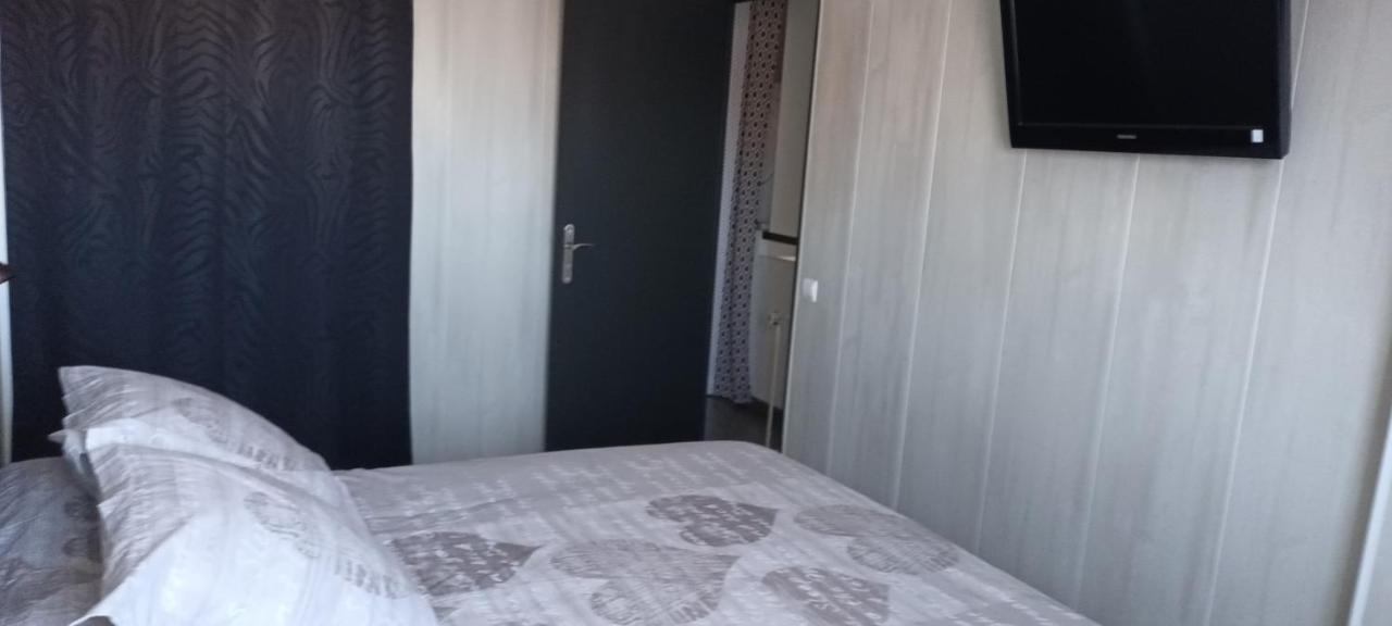 Le Queirele Apartment Le Lavandou Bagian luar foto