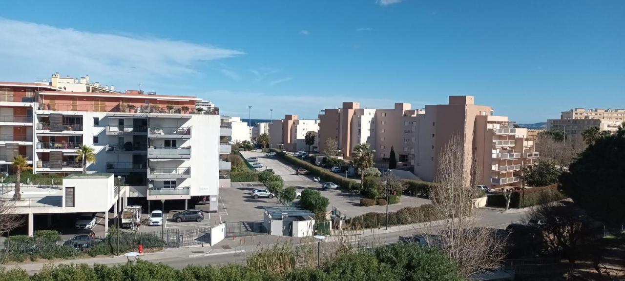 Le Queirele Apartment Le Lavandou Bagian luar foto